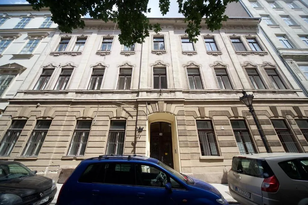 Amber Gardenview Studios Downtown Budapeste Apart-hotel