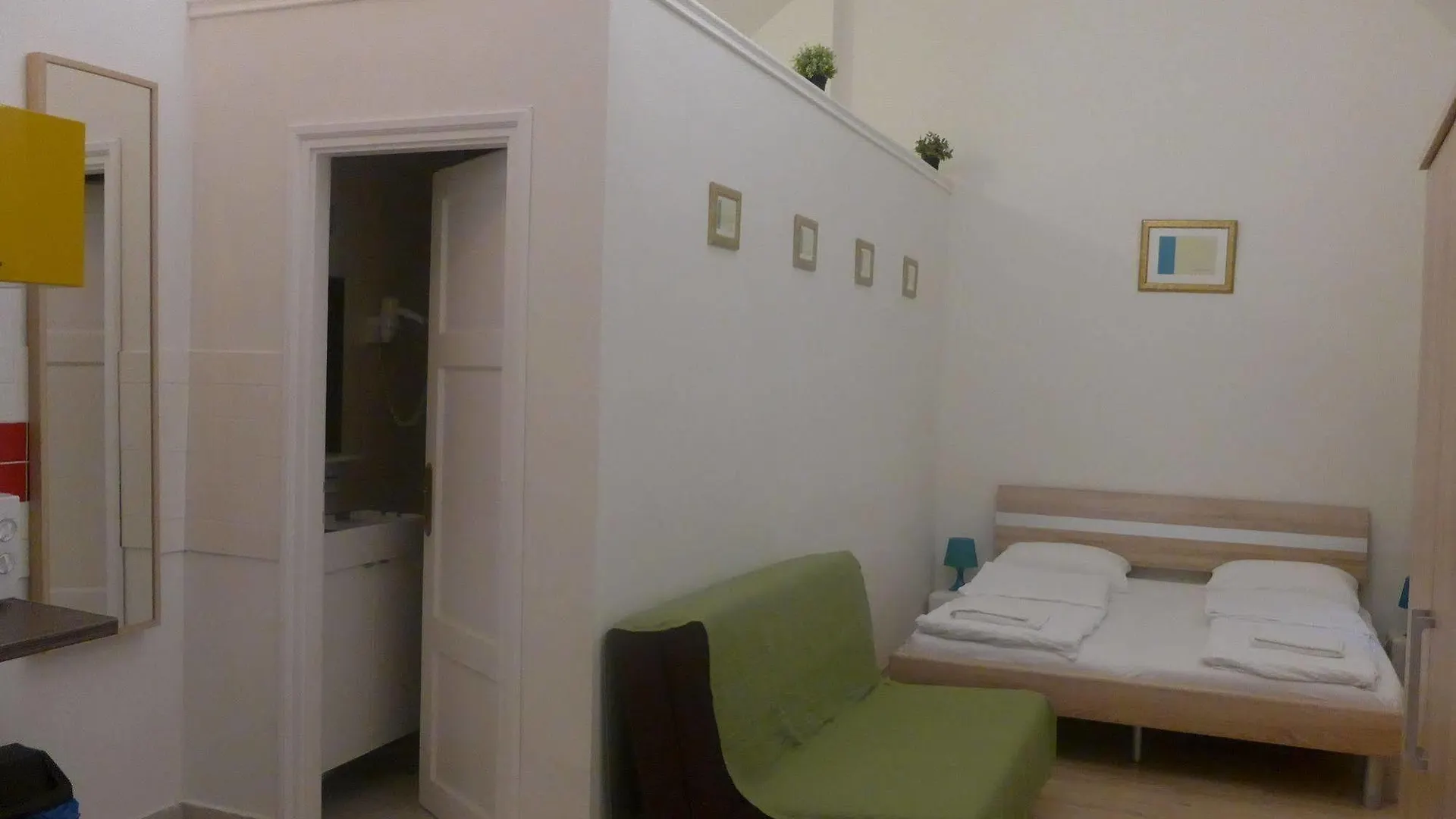 *** Aparthotel Amber Gardenview Studios Downtown Budapest Hungary
