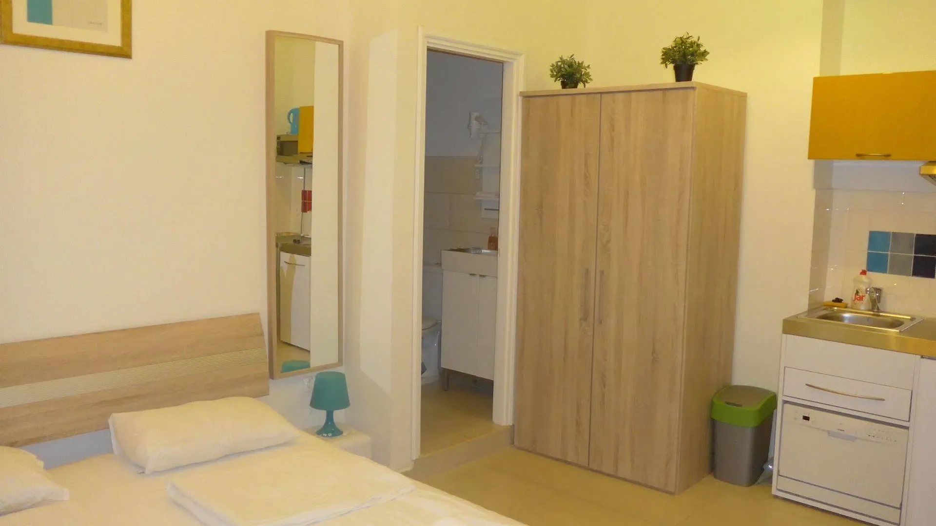 Amber Gardenview Studios Downtown Budapest 3*,  Hungary