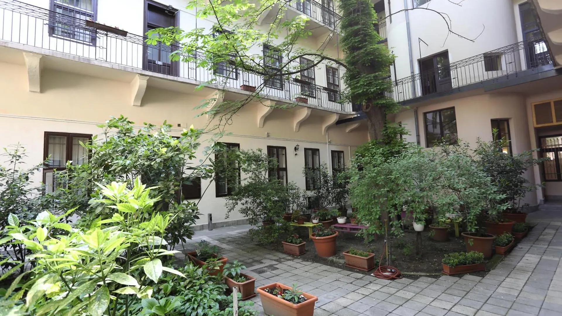 Amber Gardenview Studios Downtown Budapest 3*,  Hungary